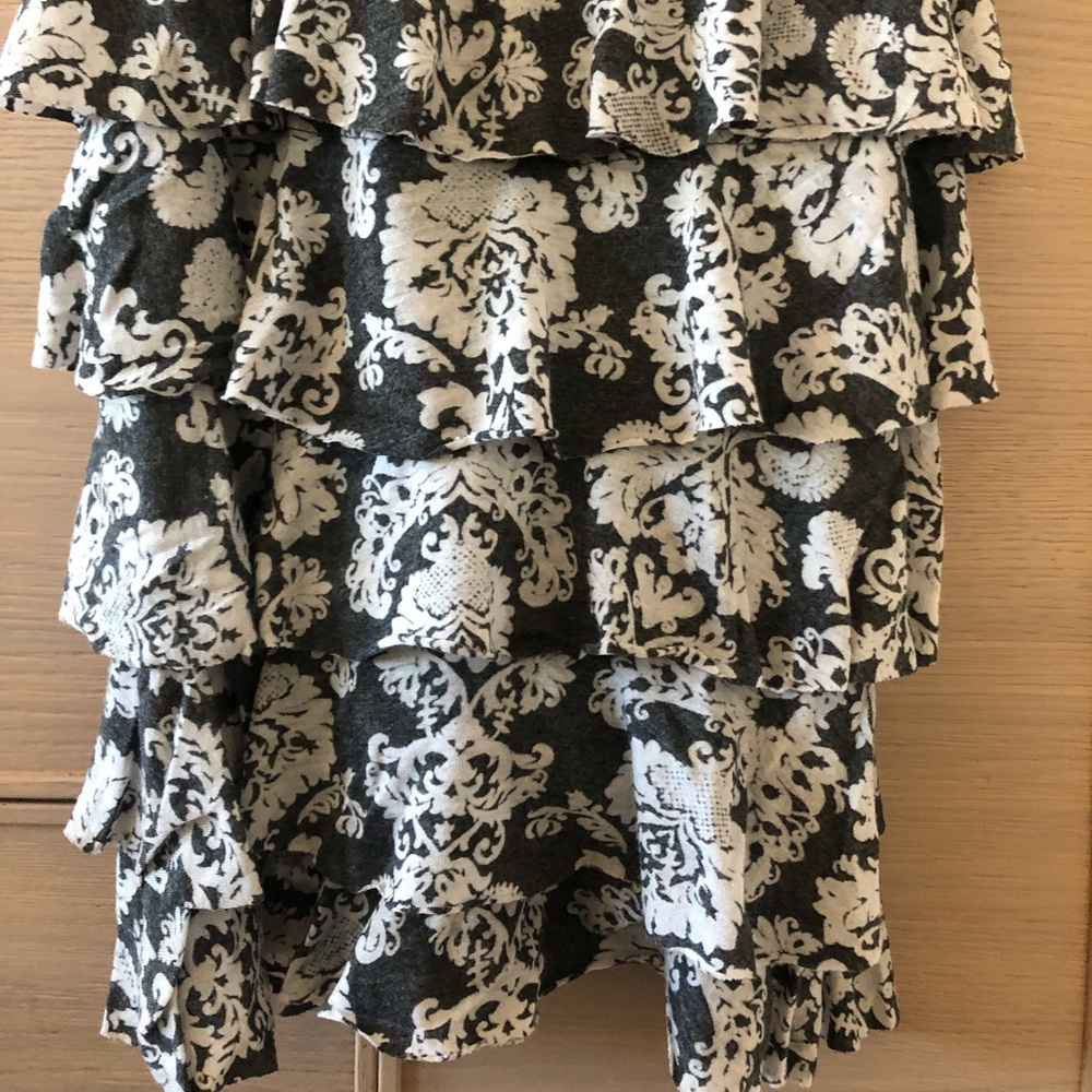 Forever 21 Ruffle Tank - Picture 4 of 8